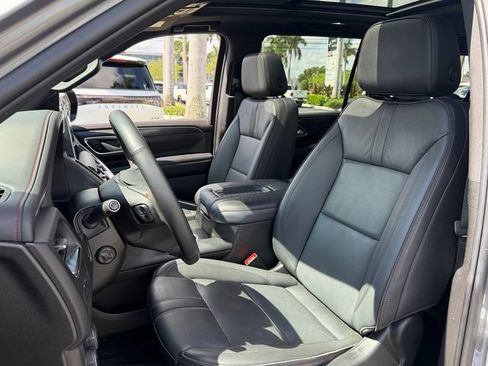 Used 2022 Chevrolet Suburban RST w/ Luxury Package RWD image 9