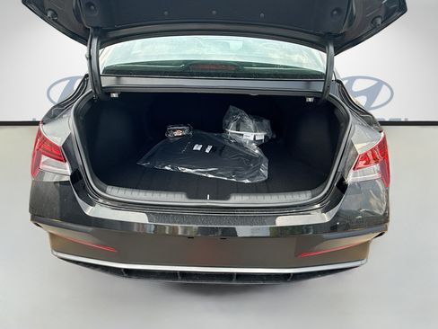 New 2026 Hyundai Elantra Limited FWD image 18