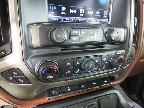 Used 2018 Chevrolet Silverado 2500 High Country image 21