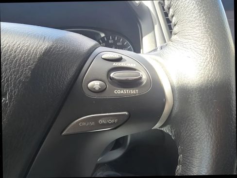 Used 2019 Nissan Pathfinder SV image 25