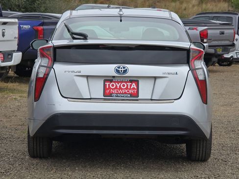 Used 2016 Toyota Prius Two FWD image 5