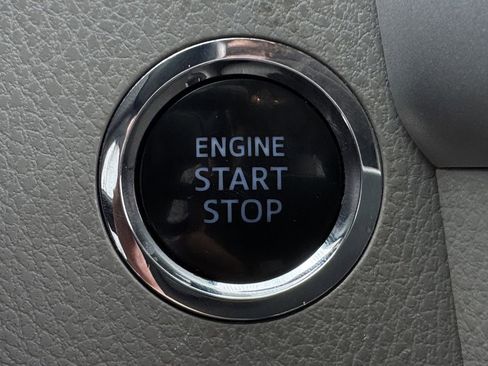 Used 2018 Toyota Highlander XLE FWD image 19