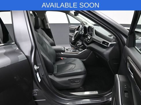 Used 2021 Toyota Highlander Platinum AWD/4WD image 38