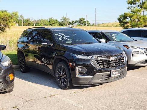 Used 2023 Chevrolet Traverse RS FWD image 2