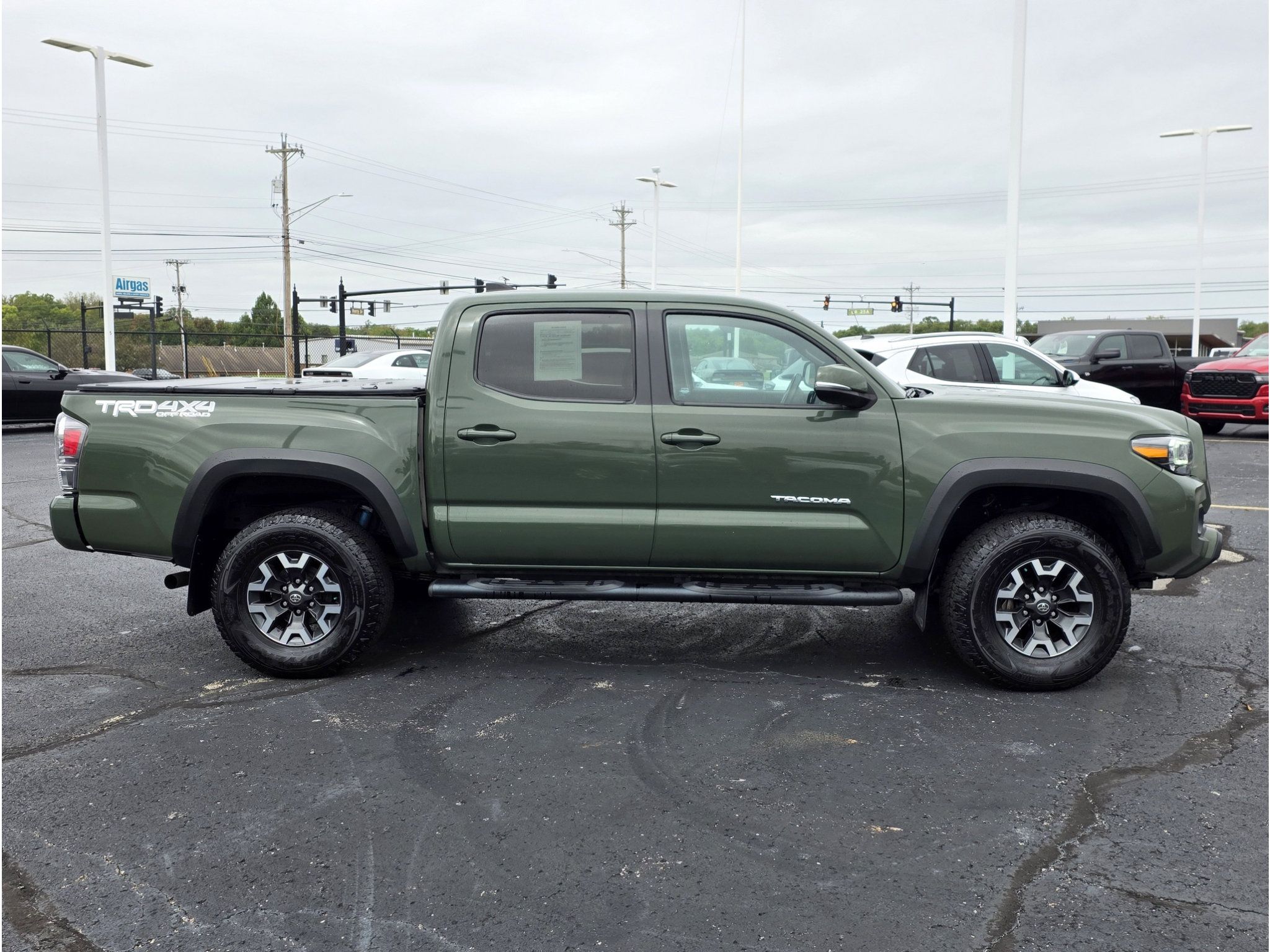 Used 2021 Toyota Tacoma TRD Off-Road w/ Technology Package AWD/4WD image 8