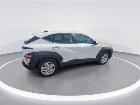 New 2026 Hyundai Kona SE image 8