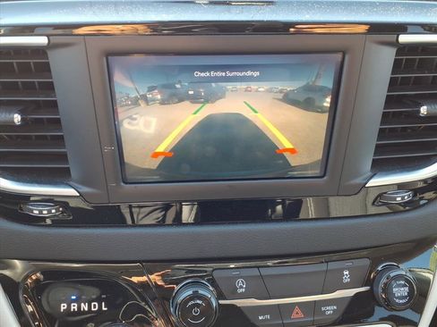 Used 2023 Chrysler Voyager LX image 14