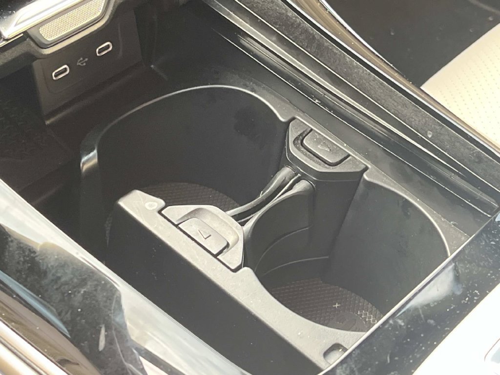 Used 2025 Mercedes-Benz C 300 Sedan image 37