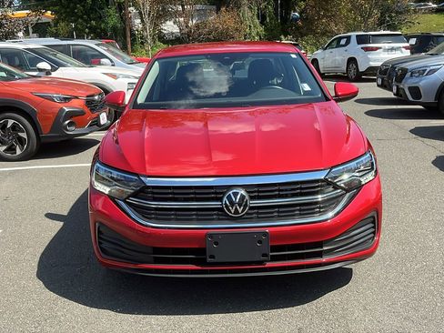 Used 2023 Volkswagen Jetta SE image 4