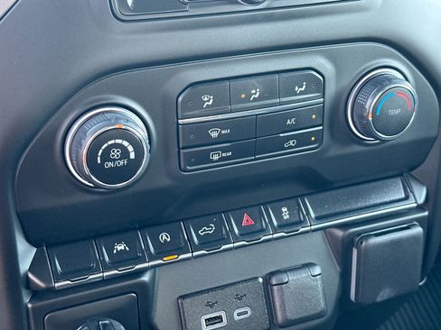 Used 2025 Chevrolet Silverado 1500 Custom image 18