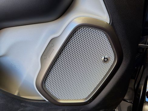 Used 2019 Jeep Renegade Limited w/ UConnect 8.4 Nav Group image 13