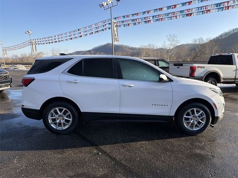 Used 2022 Chevrolet Equinox LT image 2