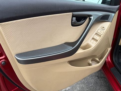 Used 2013 Hyundai Elantra GLS w/ Preferred Pkg image 9