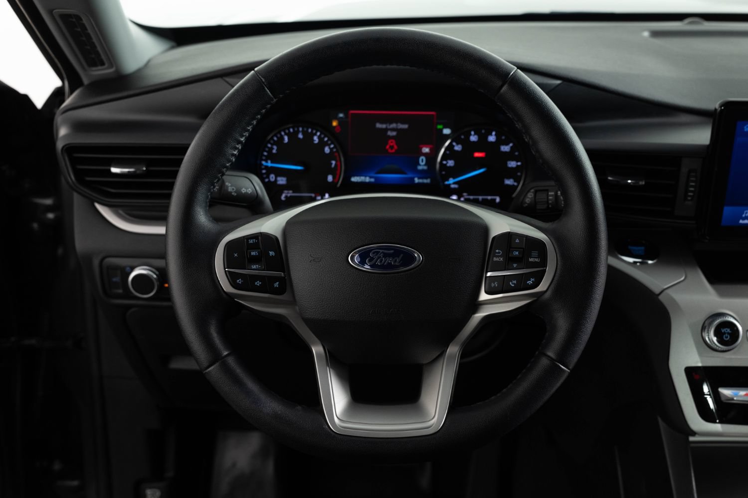 Used 2023 Ford Explorer XLT AWD/4WD image 33