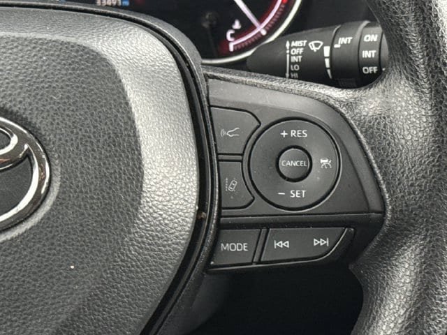 Used 2025 Toyota RAV4 XLE AWD/4WD image 15