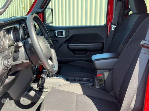 Used 2018 Jeep Wrangler Unlimited Sport S image 4