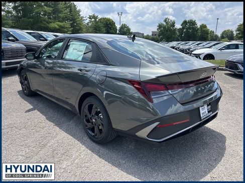 New 2026 Hyundai Elantra SEL Sport FWD image 5