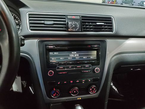 Used 2015 Volkswagen Passat 1.8T Wolfsburg Edition image 26