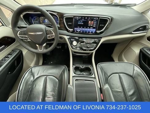 Used 2023 Chrysler Pacifica Limited image 21