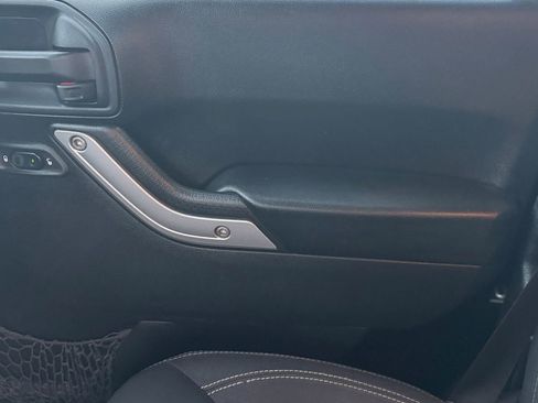 Used 2016 Jeep Wrangler Unlimited Sahara w/ Connectivity Group image 12