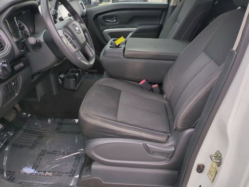 Used 2017 Nissan Titan SV image 15