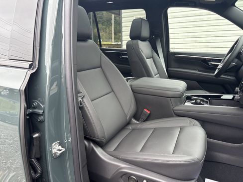 New 2026 Chevrolet Suburban Z71 w/ Comfort Package AWD/4WD image 28