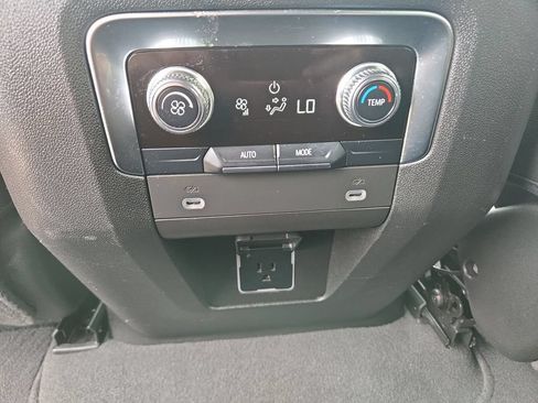 Used 2024 GMC Yukon SLT AWD/4WD image 36