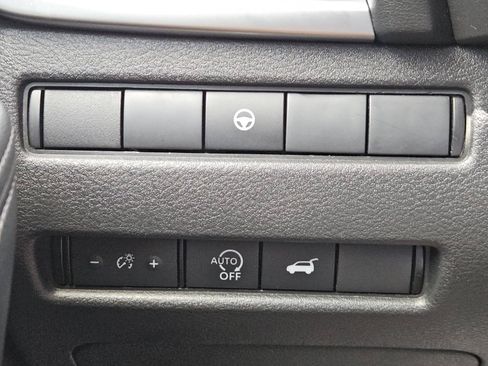 Used 2025 Nissan Rogue SV AWD/4WD image 19