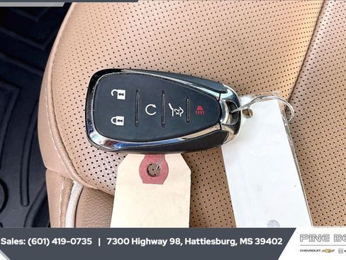 Used 2022 Chevrolet Traverse Premier FWD image 9