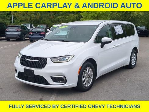 Used 2023 Chrysler Pacifica Touring-L FWD image 11