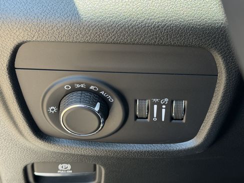 Used 2025 Jeep Grand Cherokee Altitude RWD image 26
