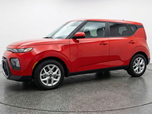 Used 2025 Kia Soul LX w/ LX Technology Package image 3