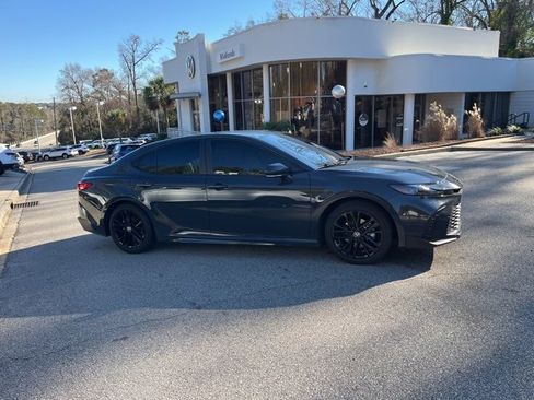 Used 2025 Toyota Camry SE image 2