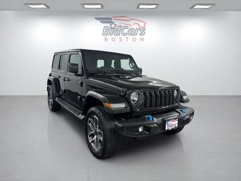 Used 2024 Jeep Wrangler Unlimited w/ Convenience Group AWD/4WD image 3