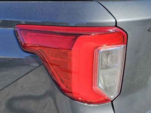 Certified 2022 Ford Explorer Limited w/ Limited Technology Package image 10