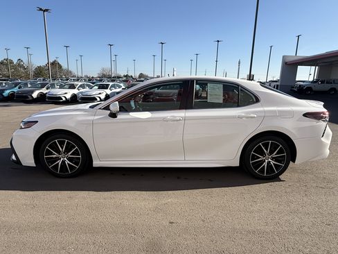 Used 2023 Toyota Camry SE image 16
