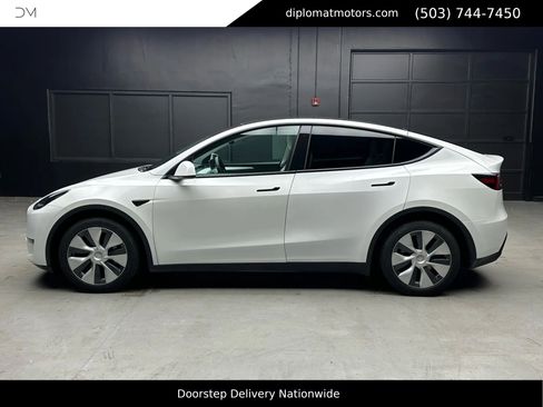Used 2023 Tesla Model Y Long Range image 3