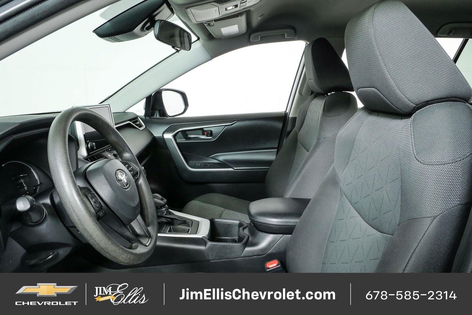 Used 2024 Toyota RAV4 XLE FWD image 6