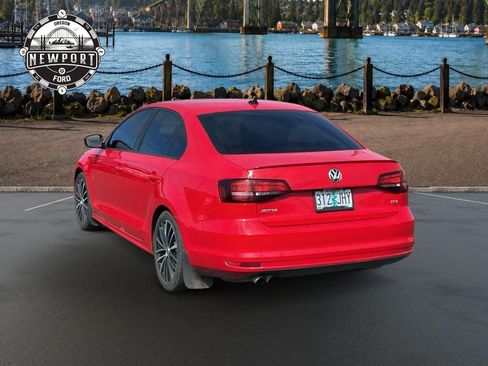 Used 2016 Volkswagen Jetta Sport FWD image 4