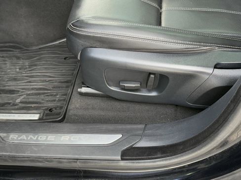 Used 2019 Land Rover Range Rover Velar S image 13