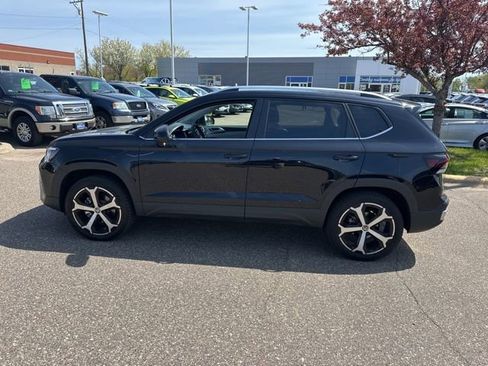 Used 2025 Volkswagen Taos SEL AWD/4WD image 7