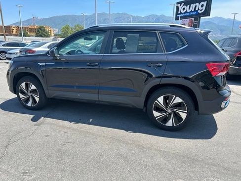 Used 2024 Volkswagen Taos SE AWD/4WD image 10