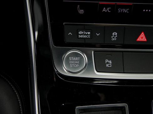 Used 2020 Audi Q8 Premium AWD/4WD image 18