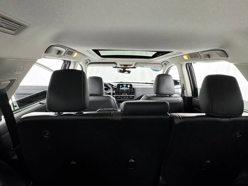 Certified 2025 Nissan Pathfinder Platinum AWD/4WD image 21
