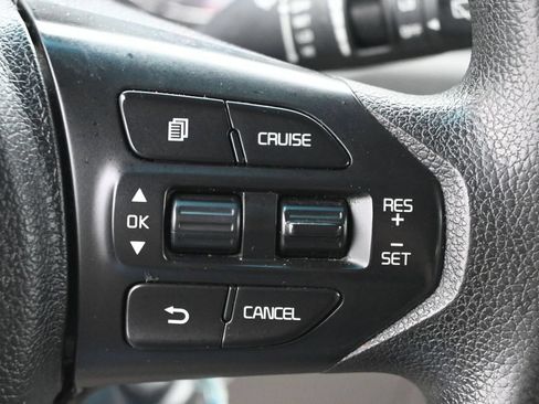 Used 2020 Kia Sedona LX FWD image 19