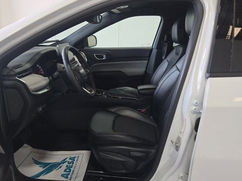 Used 2024 Jeep Compass Latitude image 7