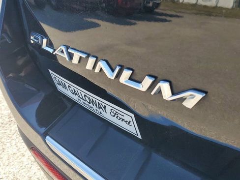 Used 2020 Ford Explorer Platinum w/ Premium Technology Package image 12