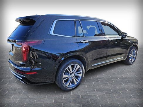 Certified 2025 Cadillac XT6 Premium Luxury image 10