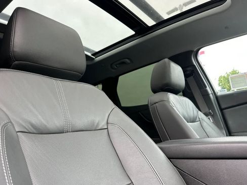 Used 2019 Chevrolet Blazer LT w/ Sun and Wheels Package FWD image 18