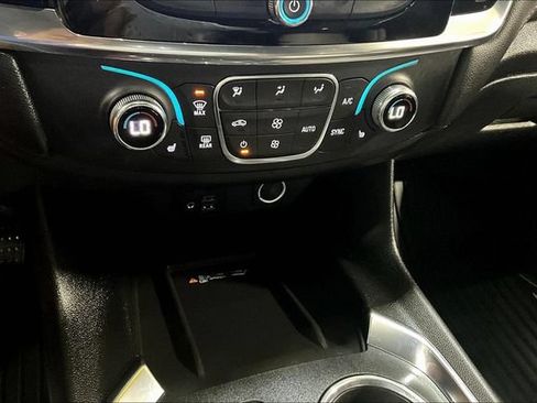 Used 2023 Chevrolet Traverse RS FWD image 15